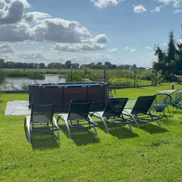 Sosnowy Zakątek Stegna- domki rodzinne blisko morza wędkowanie, basen ,wypożyczalnia rowerów , plac zabaw, hotel in Stegna
