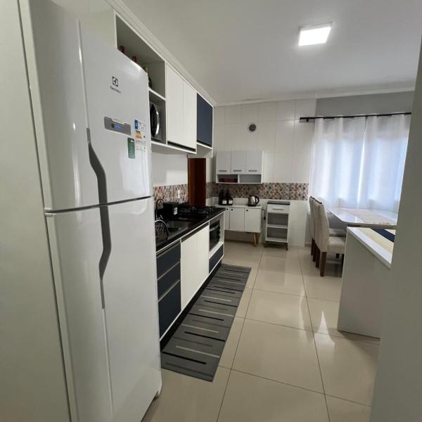Apartamento 2 Quartos no Centro de Bombinhas