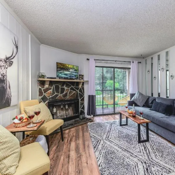 Canyon Creek Lodge 208 - Wildcat Den, hotel in Ruidoso