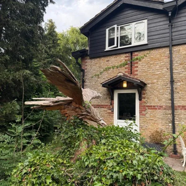 High Barn, hotel em Thursley