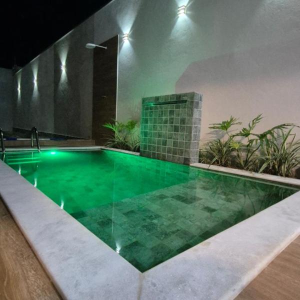 Casa Sol com piscina e 2 suítes com ar condicionado, pertinho da praia