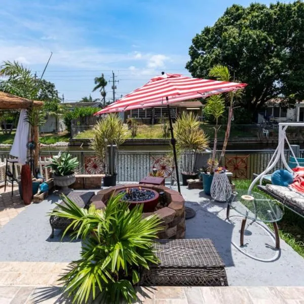 Luxury Waterfront Villa, With Private Hot Tub, Beachs, Aventura Mall Casinos, Restaruants, viešbutis mieste Hallandale Beach
