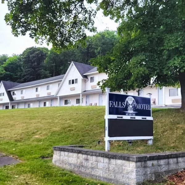 The Falls Motel - 2 Mi to " Watkins Glen State Park, Wineries " and 4 Mi to Watkins Glen International Track " The Glen ", khách sạn ở Watkins Glen