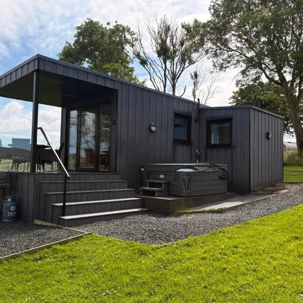 Luxury Glamping Pod sleeping 4 with 2 bedrooms and Private Hot Tub BBQ Ballycastle North Coast Pod 1, hotel in Ballycastle