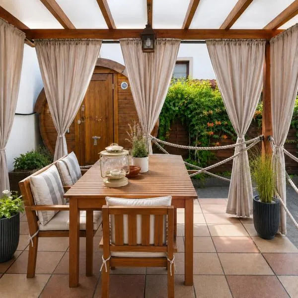 Dora Holiday House & Apartments -Sauna & Relax by the Lake, hotel in Keszthely