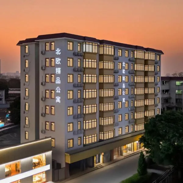 YingLun International 公寓-Provide English Service and Near SanYuan Li, hotell i Guangzhou