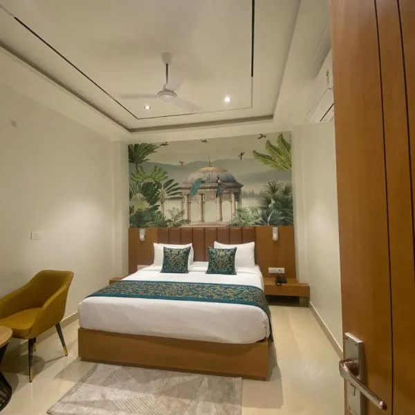 4Everstayz By Premium Residency Rooms With Free Parking & Wifi !!! Best Family Hotel In Vrindavan，溫達文的飯店