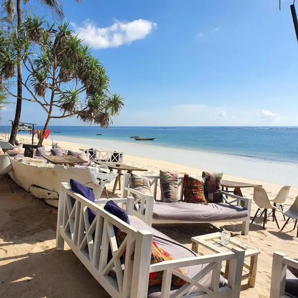 Bahari Dhow Beach Villas, hotel in Diani Beach