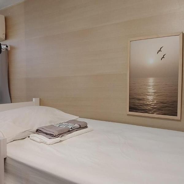 Quarto com Ar e Wifi a 160 metros do Mar - Foto 2