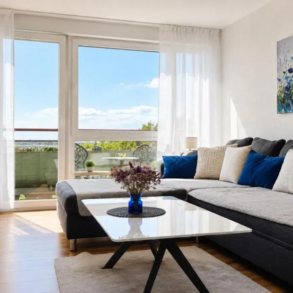 Gemütliches Ferien Apartment mit Dachterasse am Gifizsee, hotel in Offenburg