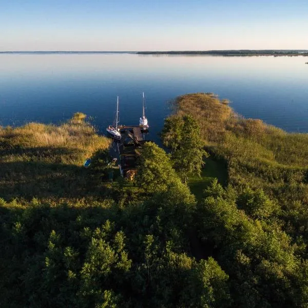 Folwark Łuknajno nad Jeziorem Śniardwy Gospoda Dziedzictwo Kulinarne Warmia-Mazury, hotel in Mikołajki