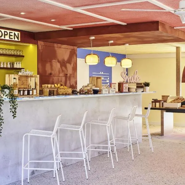 Greet Hotel Versailles - Voisins Le Bretonneux, hotell i Voisins-le-Bretonneux