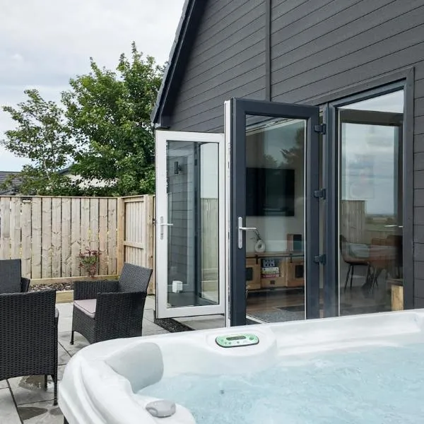 Fir Tree Lodge - Luxurious Lodge with Hot Tub on the NC500 - Thrumster Lodges, hotel v destinácii Wick