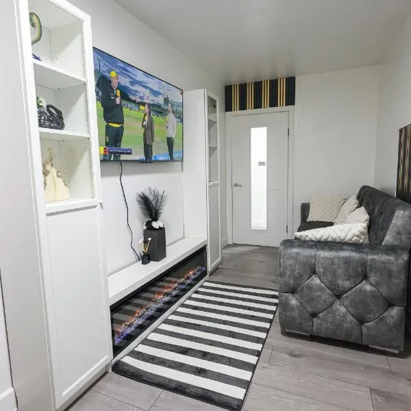 Aklass Luxury Stay - 4 BEDROOM HOUSE, WOLVERHAMPTON, hotell sihtkohas Wolverhampton