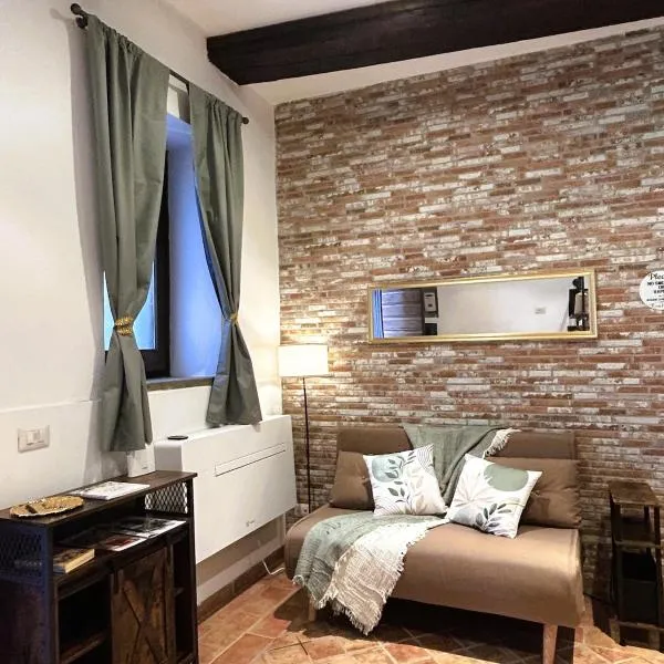 L'Olmo di Artù Your home in Ronciò, hotel u gradu Ronkiljone