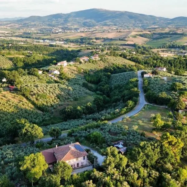 Locazione Turistica Spaccarotella Vista su Gualdo Cattaneo, hotell i Gualdo Cattaneo