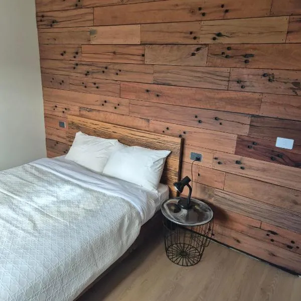 High-End Luxury Unit 8min Walk to Shops & Cafe, ξενοδοχείο σε Mallacoota