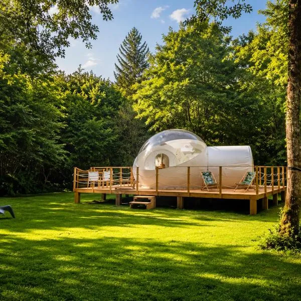 La biche au bois piscine chauffee jacuzzi, hotel in Cazals