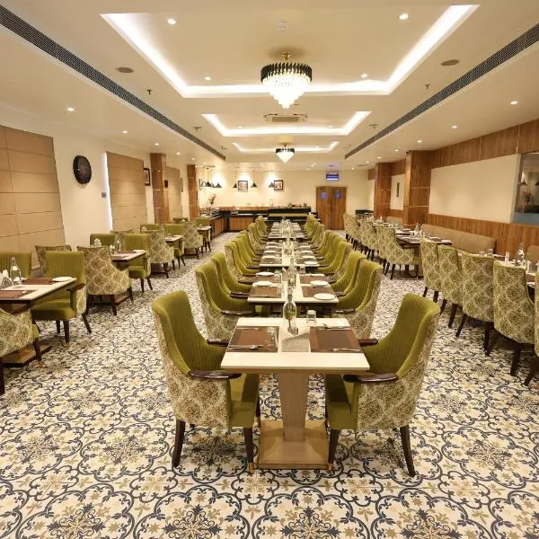 Days Hotel By Wyndham Neemrana, hotel sa Neemrana