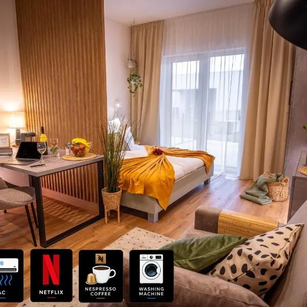 Between Rivers Apartments, AC, Netflix & Parking, Hotel in Komárov