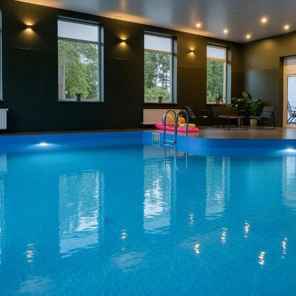 Lapsiņmuiža Pool House - Pool, Sauna & Hot-tub included, hotel in Dzedri