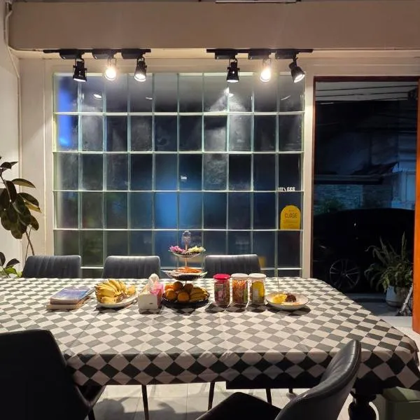 Zanit Hostel Private room ,Mix dorm and Female dorm、Don Muang Airportのホテル