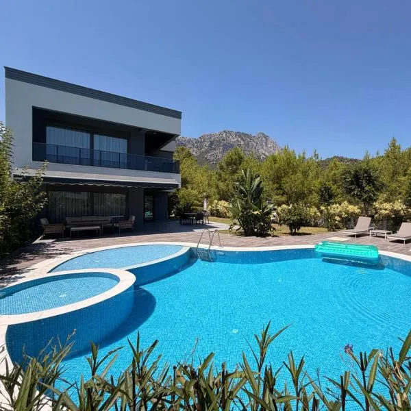 Canyon Villa Göynük Kemer Antalya with Pool, hotel u Antaliji