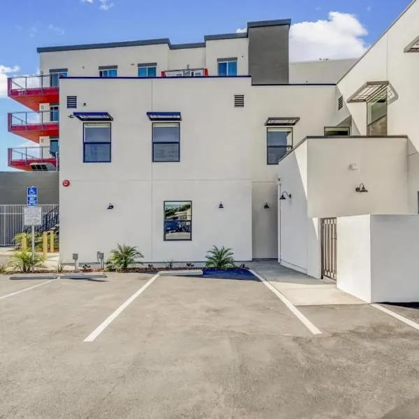Vista 2-Bedroom Apartment - Free Wifi - Near Beach, hotel in Vista