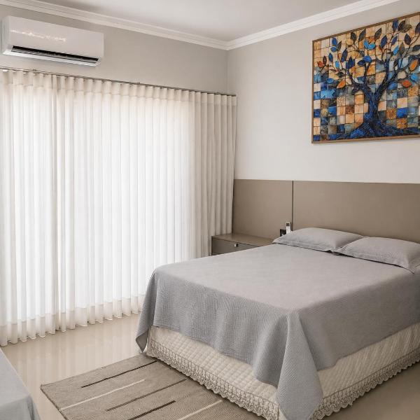 Quarto com ar e banheiro estacionamento e Wi-Fi