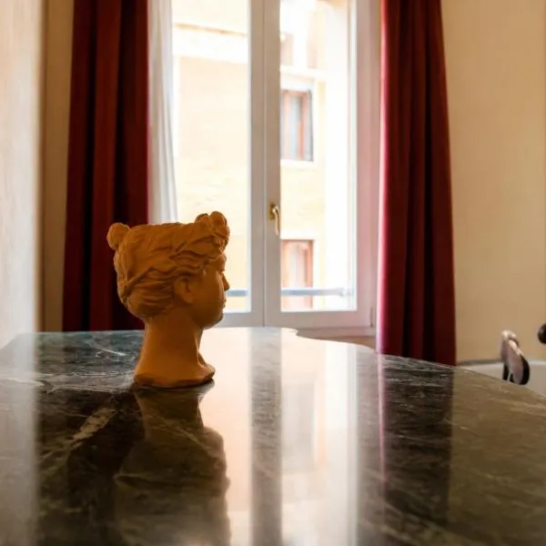 Piazza Maggiore Luxury Apartment by Synergy، فندق في بولونيا