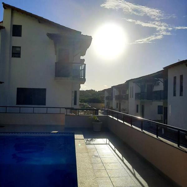 Casa em Condomínio com piscina no Peró