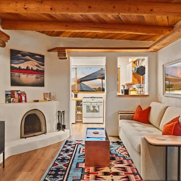 샌타페이에 위치한 호텔 Restored Adobe Casita Big Views Walk to Plaza