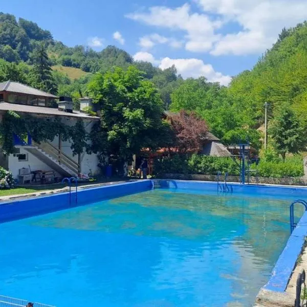 Etno selo Mirna dolina, hotel in Mačkara