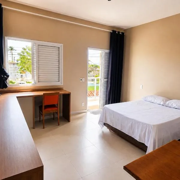 Suite Privativa Prox Sesc Bertioga Ar WiFi Frigobar 01, hotel in Bertioga