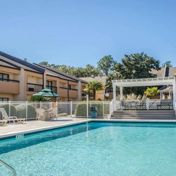 Quality Inn & Suites Pensacola Bayview, hotel en Pensacola
