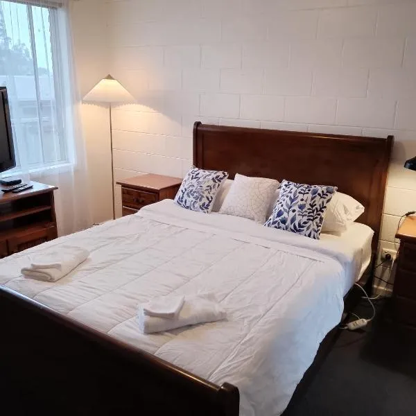 Waratah Waterfall Retreat Unit1 Free Pay TV In 2 Rooms Free Breakfast & Bottle Of Wine, hotel u gradu 'Waratah'