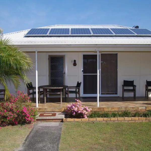 Fleur Cottage, 7 Willow Street, hotel in Crescent Head