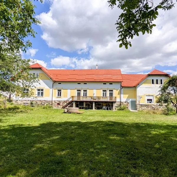 Statek Osmička, hôtel à Dolní Hořice