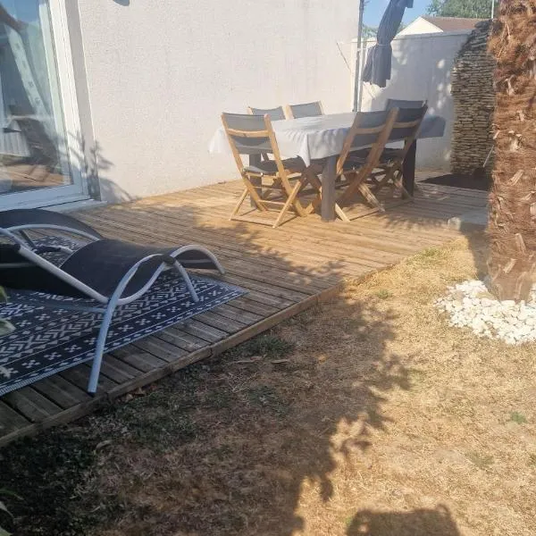 Maison le palmier، فندق في Troarn