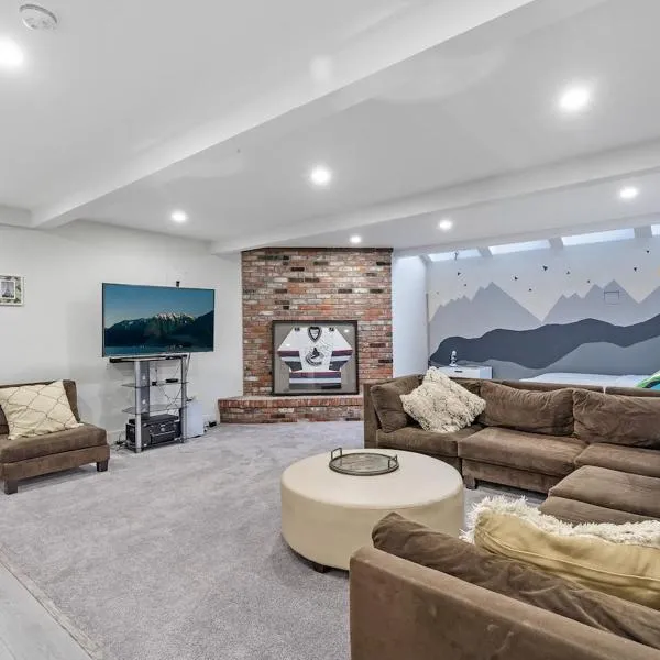 Cozy Basement Apartment with Skylights โรงแรมในแวนคูเวอร์