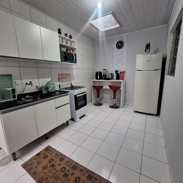 Casa completa para até 10 Pessoas - Garagem e Churrasqueira - 8 min do Aeroporto - Foto 4