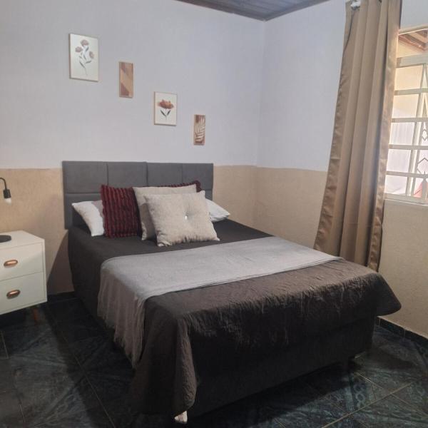 Casa completa para até 10 Pessoas - Garagem e Churrasqueira - 8 min do Aeroporto - Foto 2