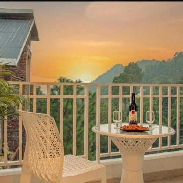 The Golden Gatehouse l Kasauli l Self Cooking Bonfire By Crown Stays, khách sạn ở Kasauli