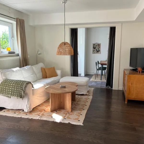 Sjöbacken - Lovely apartment in the heart of Braås, hotell i Braås