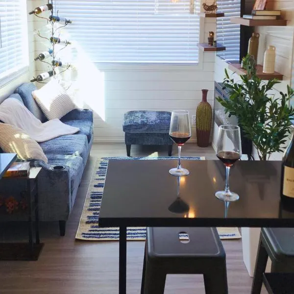 Container Home Rooftop Fire Pit, Pool & Wineries, hotel em Fredericksburg
