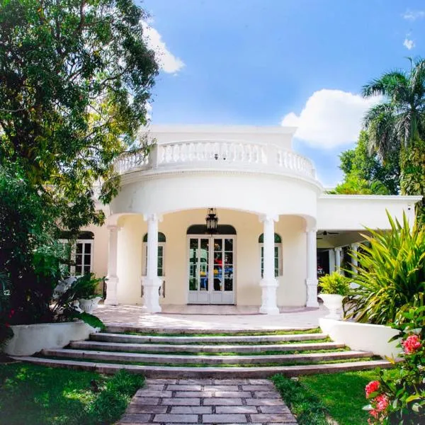 Delfina Boutique Hotel، فندق في ميريدا