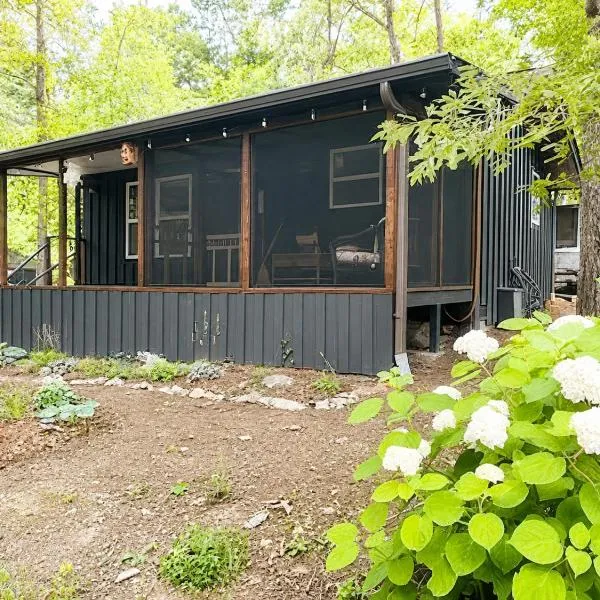 Cameron's Cottage at The Lake, hotel in Tallassee