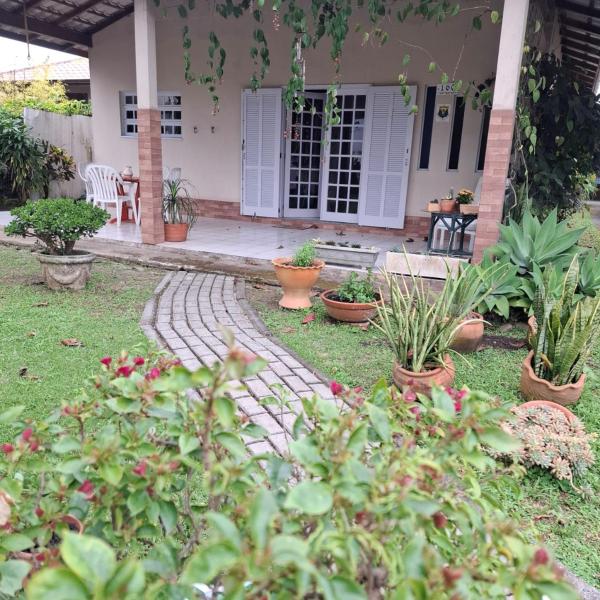 Casa de Praia com Quintal e Varanda