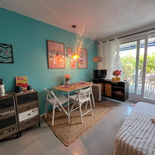 Quiet, cozy and central Beach Apartment with Pool &Terrasse, Hotel in Lacanau