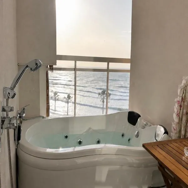 קו המים - Waterline סוויטות עם גקוזי הכי קרוב לים، فندق في نتانيا